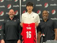 杏彩体育官方平台-包含主动揽责！杨瀚森赛后反思输球：第一次背靠背腿不听使唤了的词条