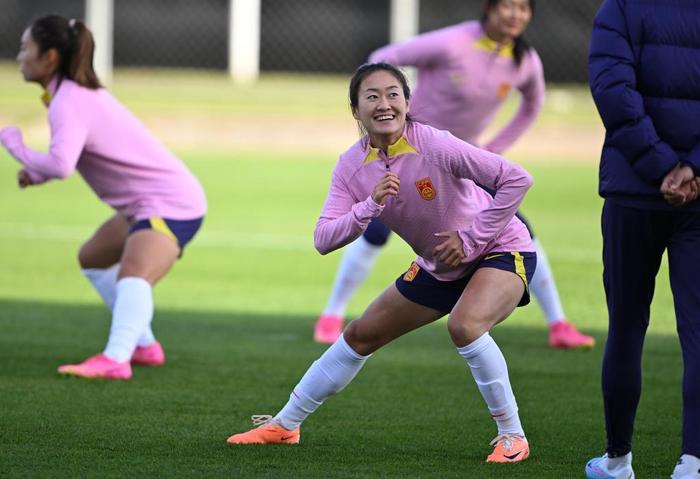 推动运动风潮，中国女足队获得成功