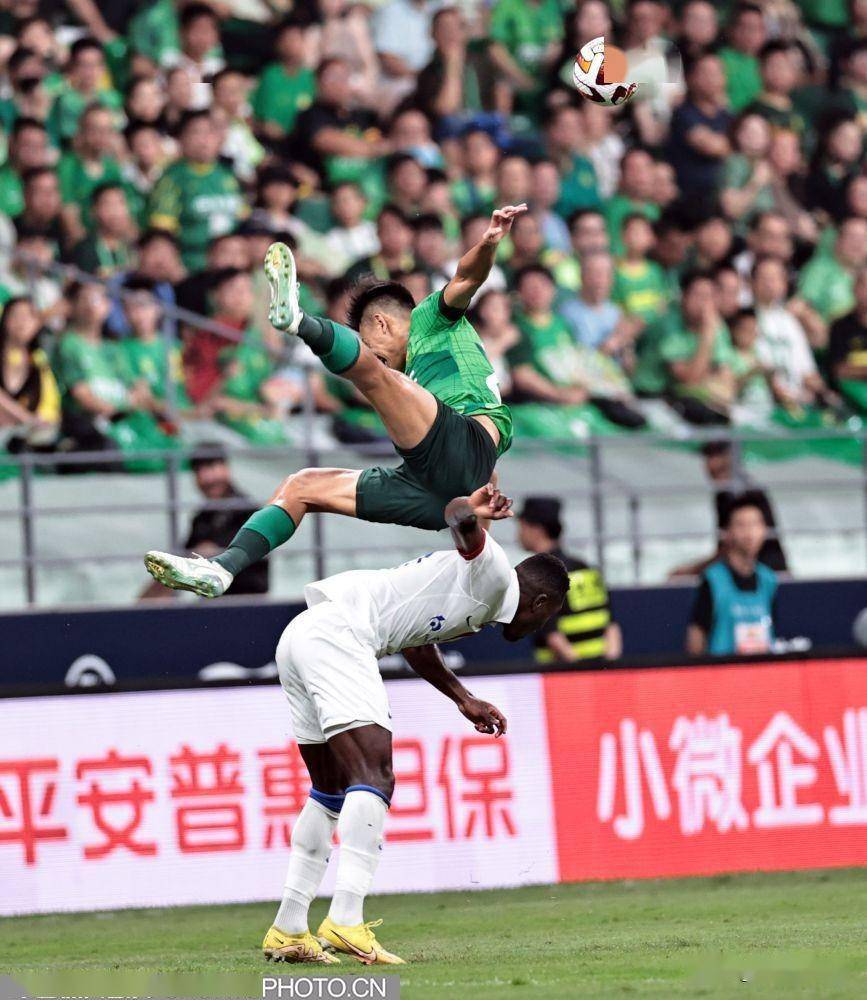 中超-法比奥破门张稀哲点射国安2-1逆转玉昆16轮不败领跑