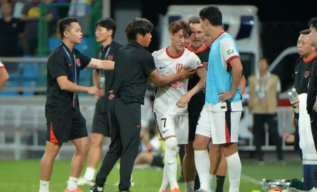 祸不及家人！媒体人：球迷需引导形成积极的竞争文化
