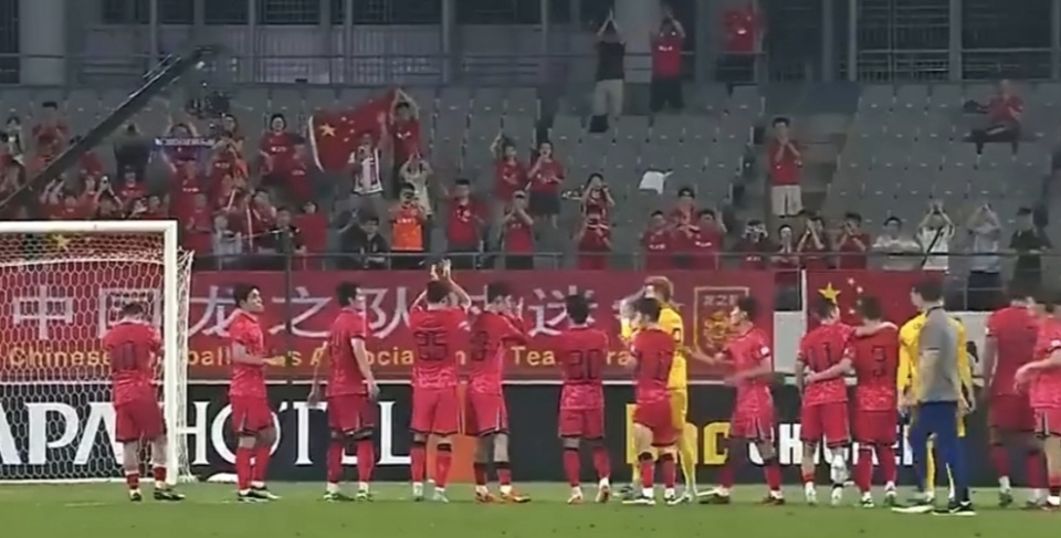 国际足坛大比拼：中国队赢得掌声，晋级看好