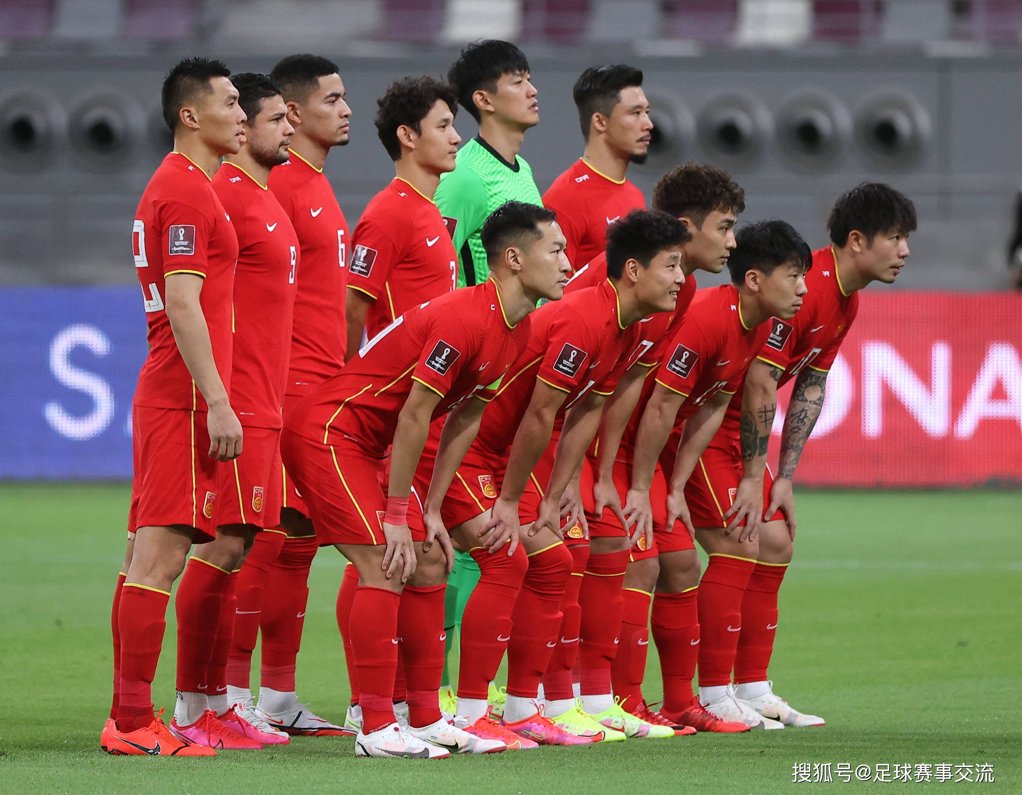 国际足坛大比拼：中国队赢得掌声，晋级看好