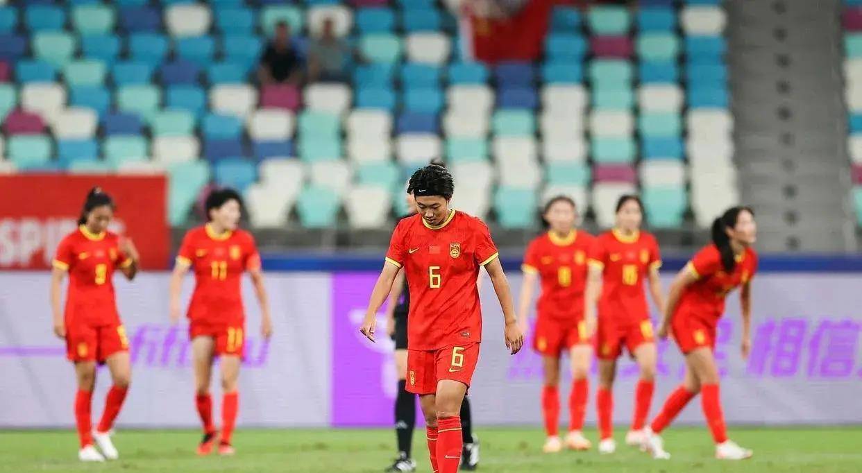 泰国篮球队凭借默契配合，击败对手